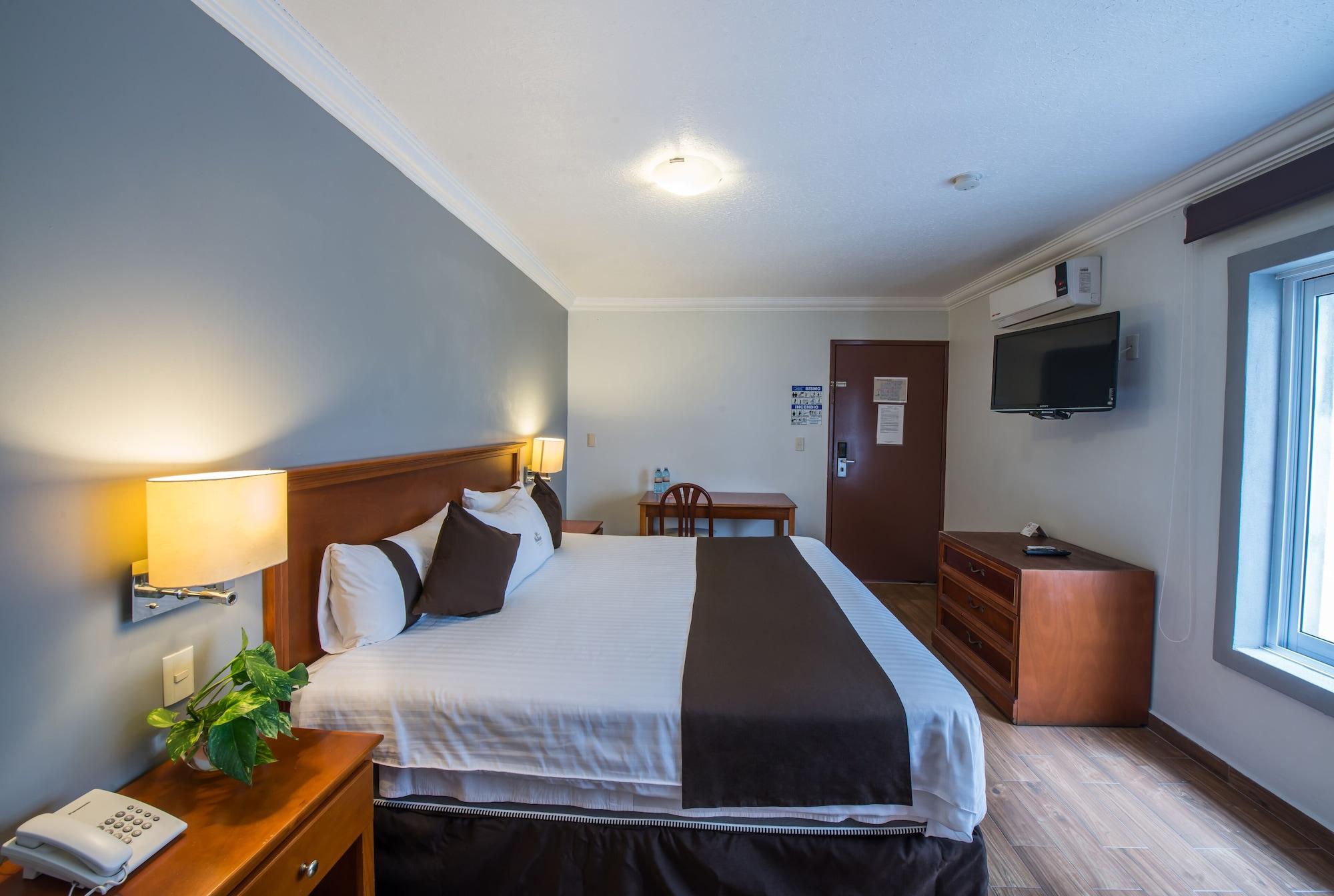 Del Marques Hotel And Suites グアダラハラ エクステリア 写真