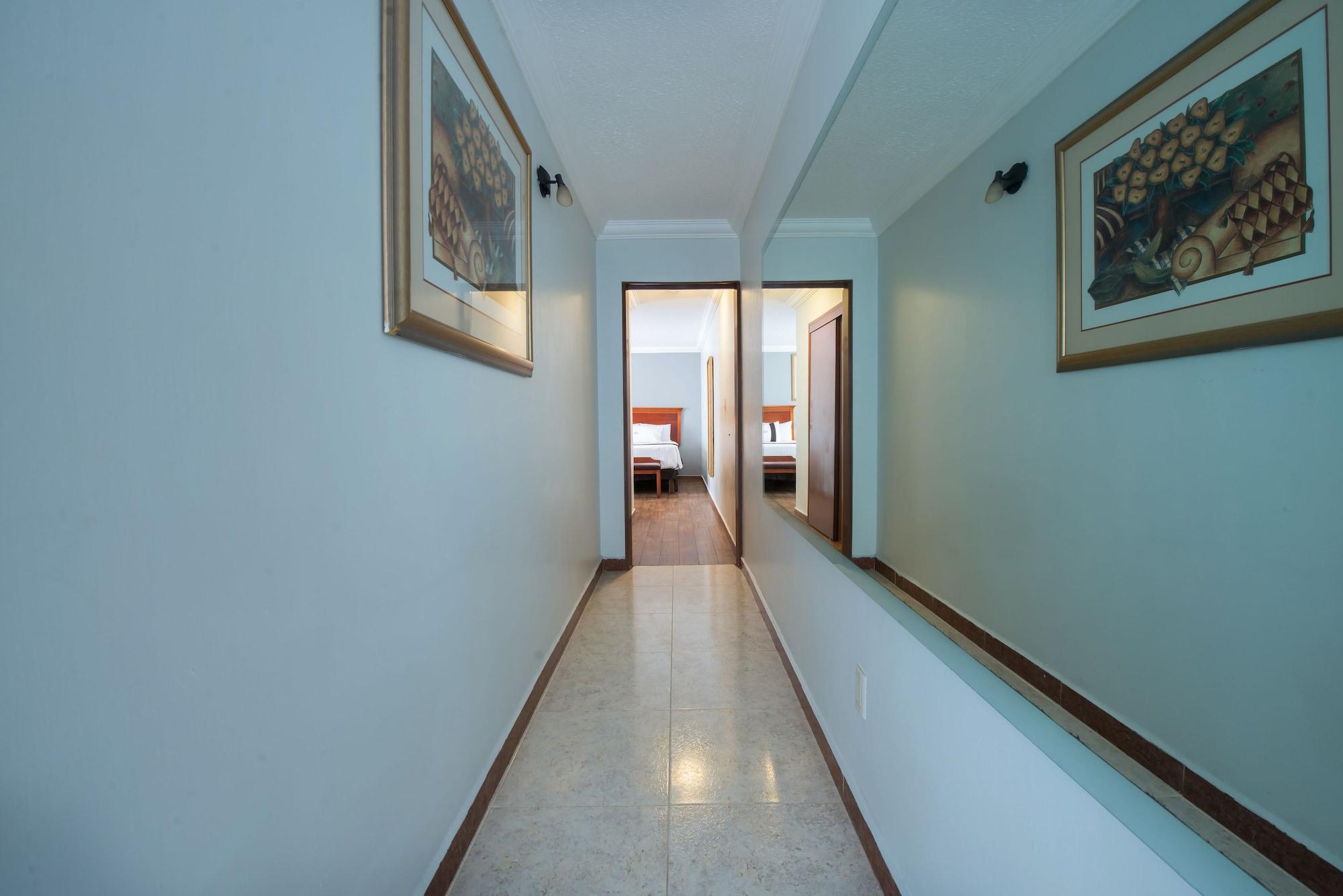 Del Marques Hotel And Suites グアダラハラ エクステリア 写真