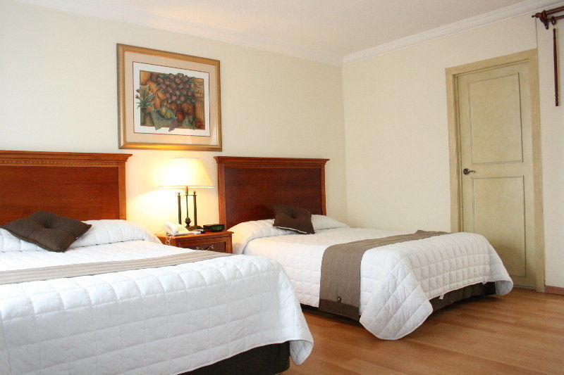 Del Marques Hotel And Suites グアダラハラ エクステリア 写真