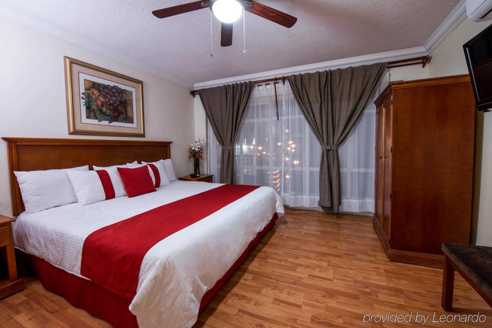 Del Marques Hotel And Suites グアダラハラ エクステリア 写真