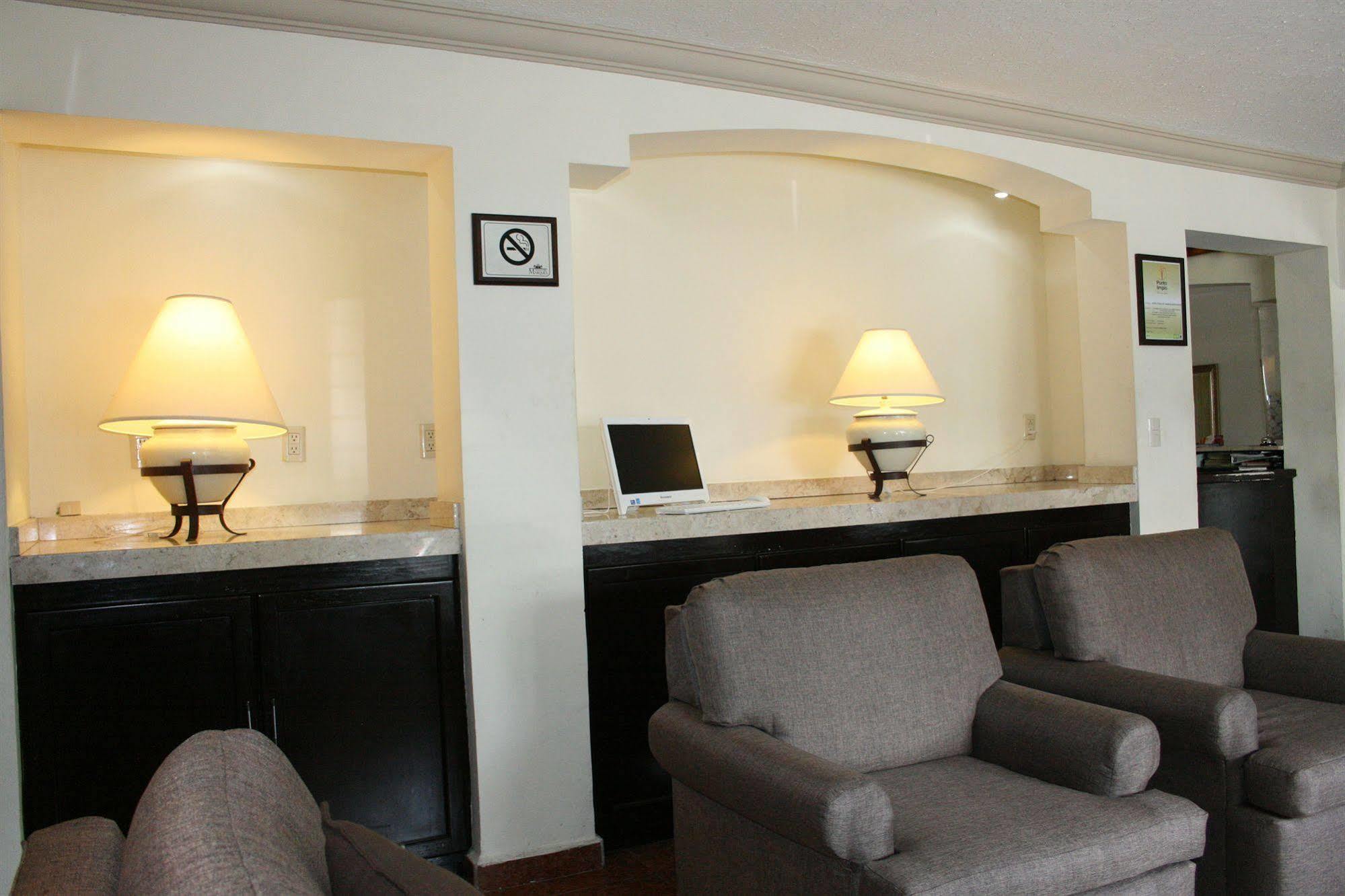 Del Marques Hotel And Suites グアダラハラ エクステリア 写真